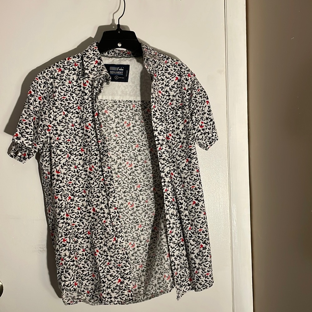 MONUMENT Floral Black/Red Print Button down